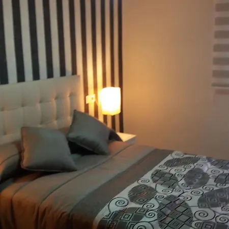 Apartmentsuitespain Economy * Valenza